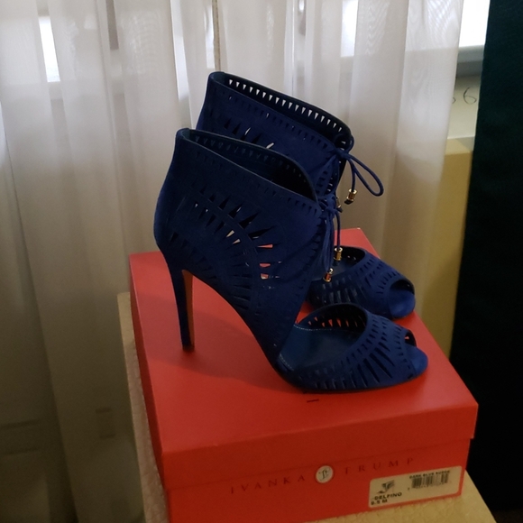 Shoes - Picture 2 of 2